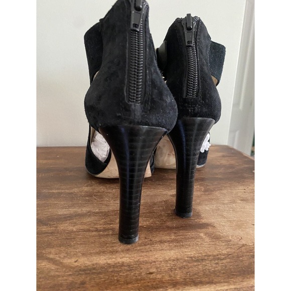 LOUISE et CIE Olivia Black Peep-Toe Suede High Heeled Booties Zip Ankle Size 8 - Picture 4 of 8